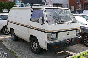 1984-1985 Mitsubishi L300 Express (SD) 2.0 van (2015-07-21) 01.jpg